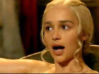 Emilia Clarke Game of Thrones S03 E08